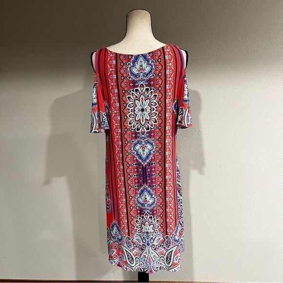 A-line loose fit v-neck short sleeve cold shoulder paisley print dress - Picture 6 of 13